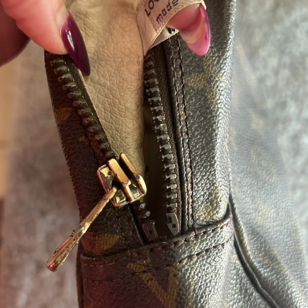✨ Vintage Louis Vuitton Monogram Travel / Toiletry Pouch ✨